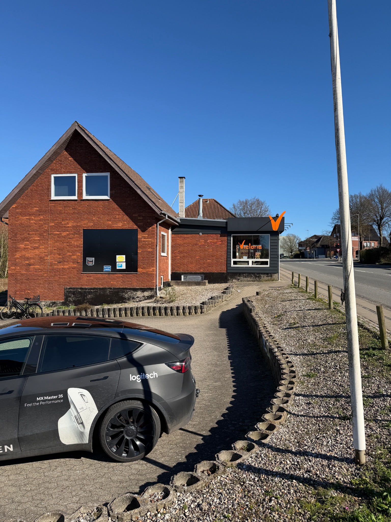 Murstensejendom med erhvervslokaler